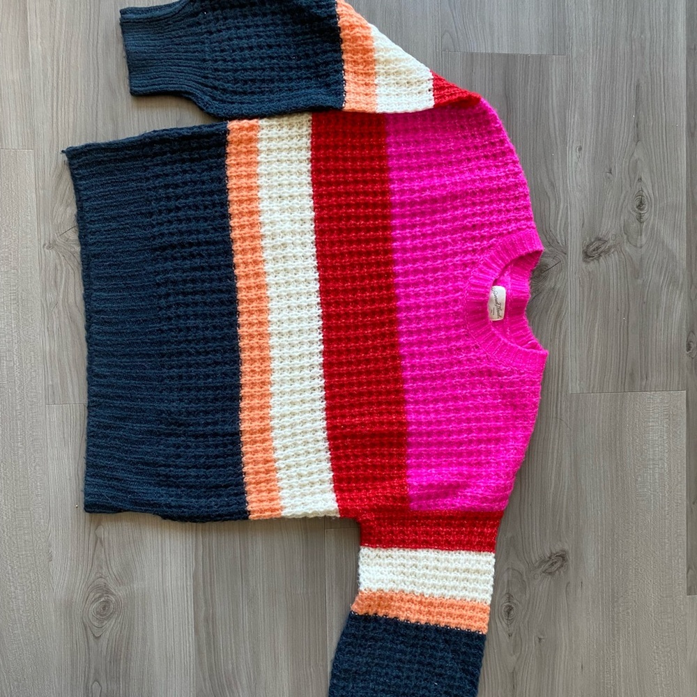 Universal Thread Size Small Knit Sweater